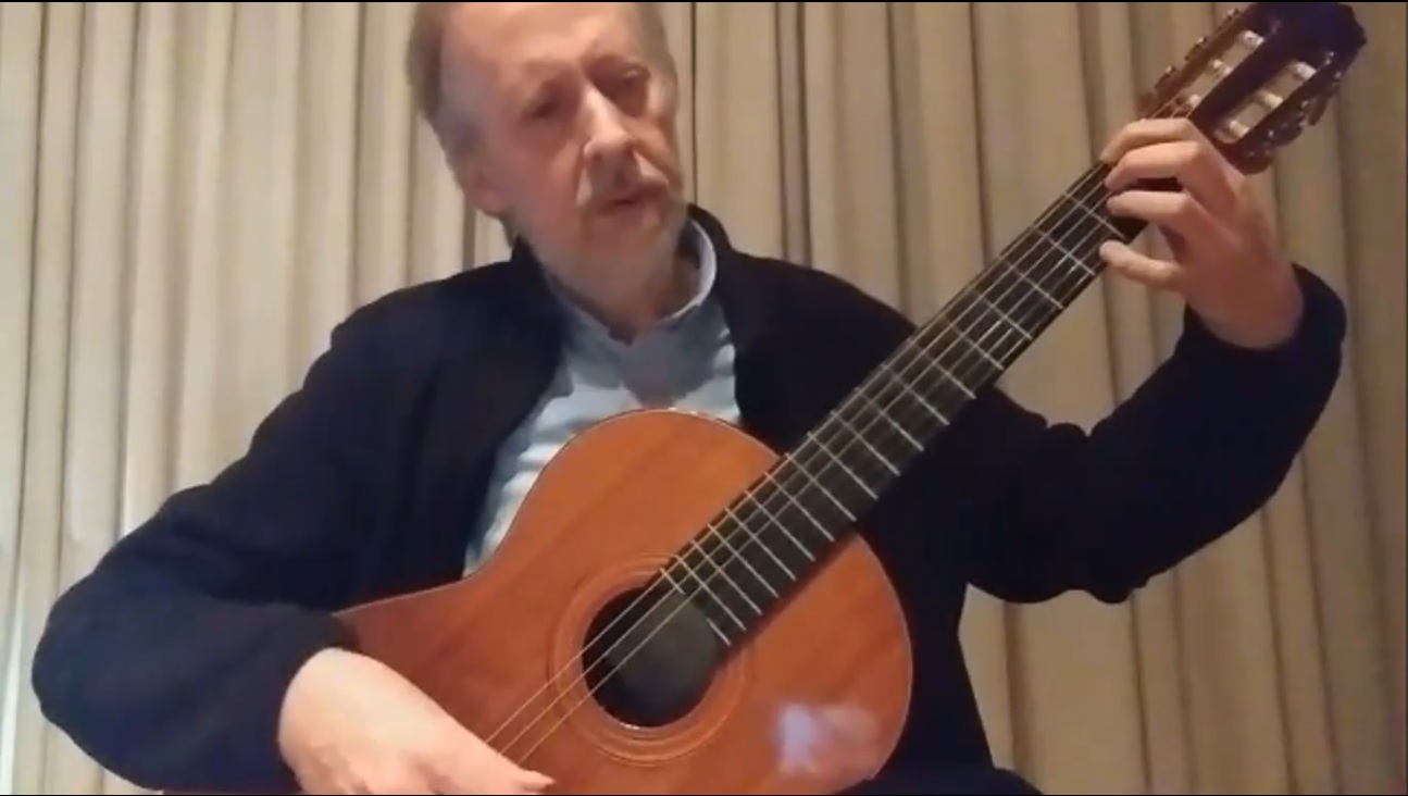 No solo palabras. Durante la actividad, Luis Orlandini interpretó las obras “Junto al generalife” y “Yendo a Coquimbo”. No solo palabras. Durante la actividad, Luis Orlandini interpretó las obras “Junto al generalife” y “Yendo a Coquimbo”.