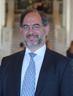 Profesor Luis Valentín Ferrada.