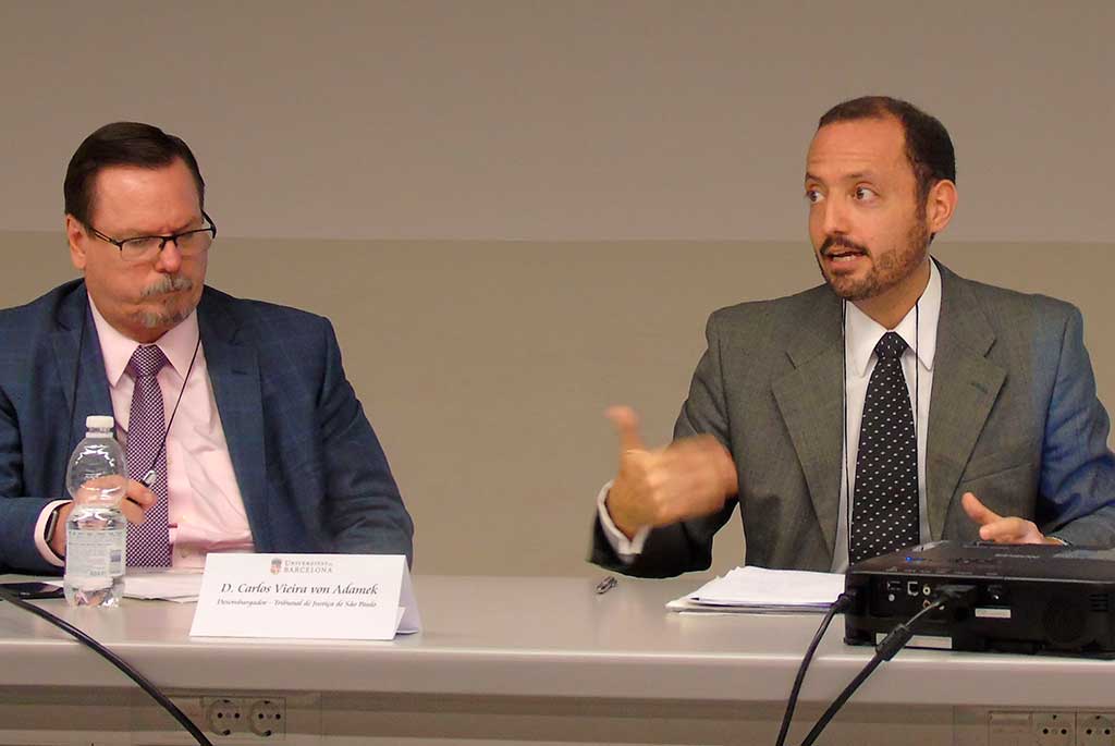 El profesor Gallegos exponiendo, junto a Carlos Vieira von Adamek, Secretario General del Consejo Nacional de Justicia de Brasil.