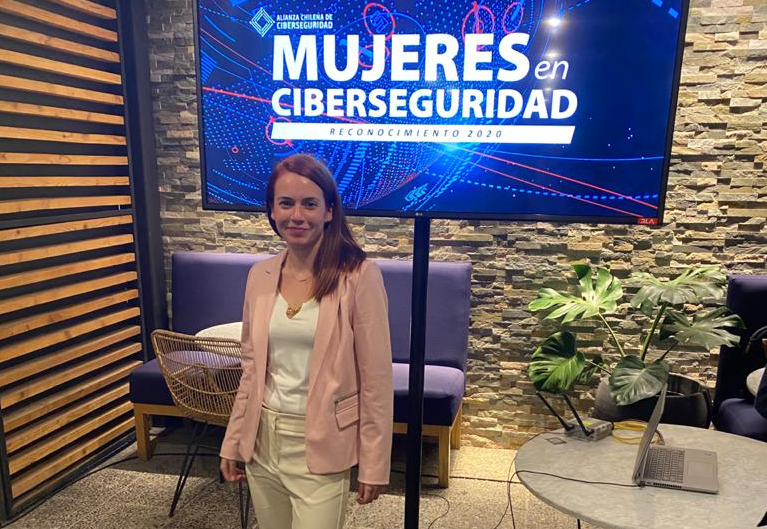 La distinción reconoce las contribuciones de mujeres especialistas en ciberseguridad, tanto de Santiago como de regiones.
